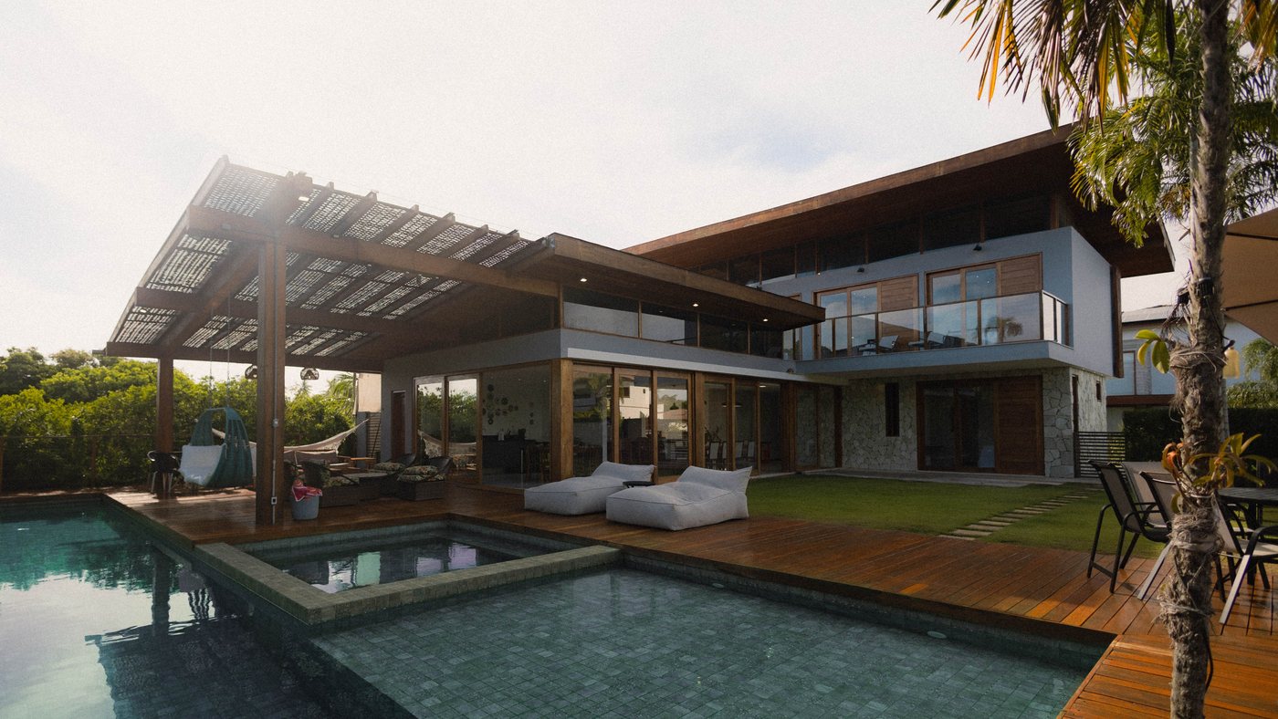 Grand Luxe villa with private pool and timber deck in Kentucky
